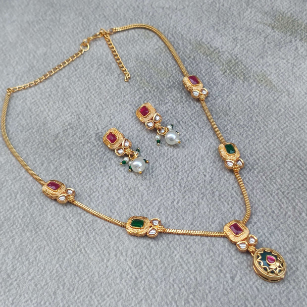 Hrida Minimal Statement Necklace Set