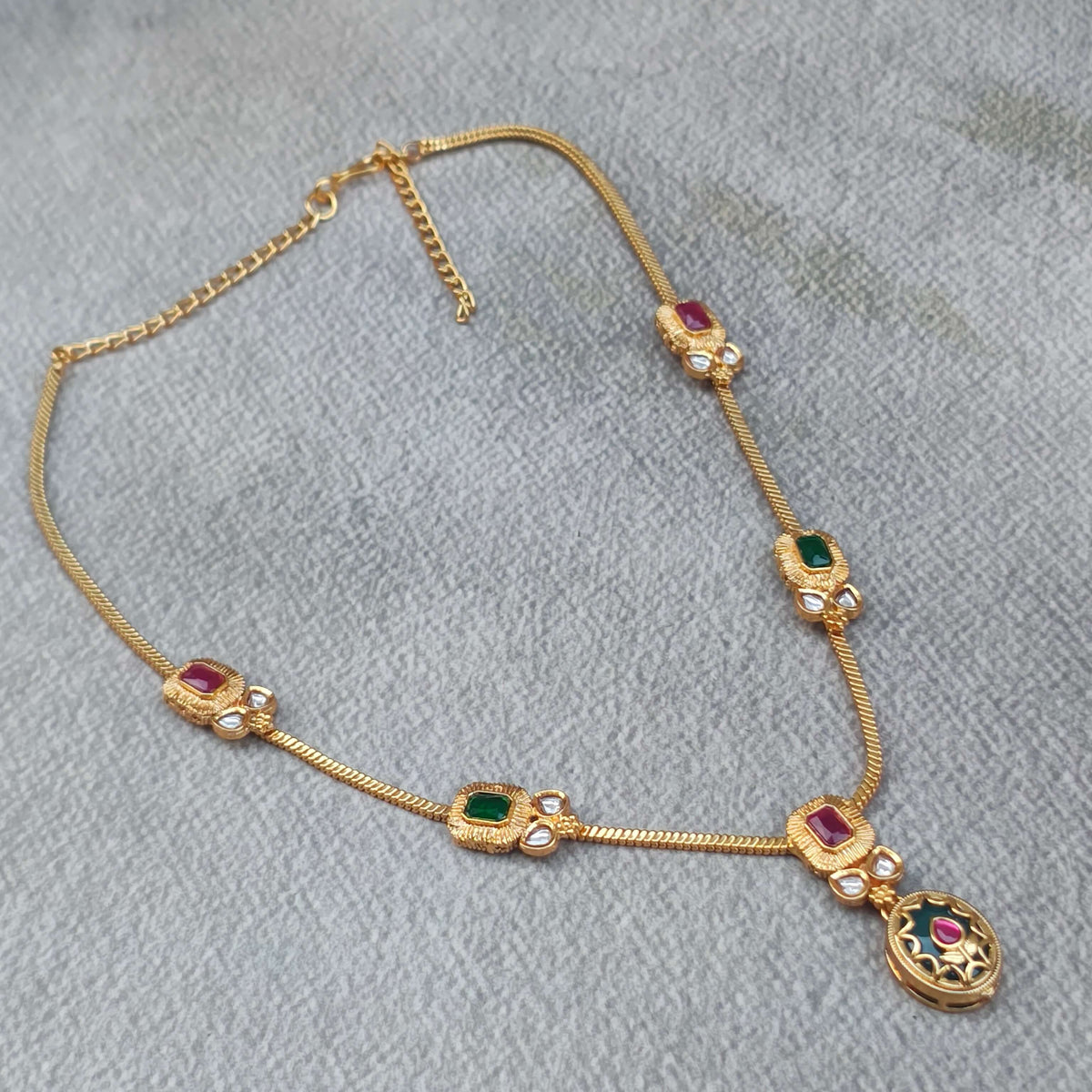 Hrida Minimal Statement Necklace Set