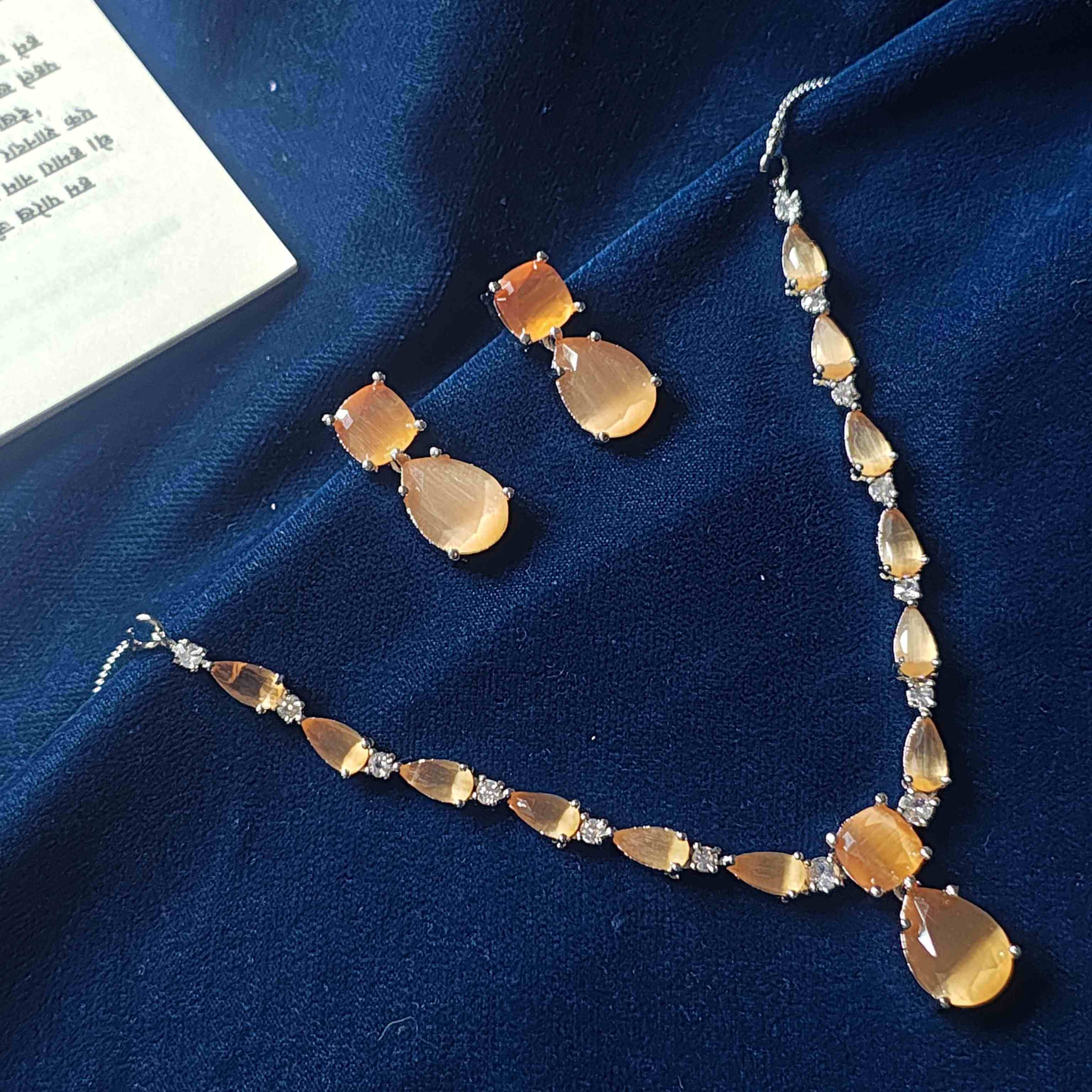 Kiara AD Necklace Set - Peach