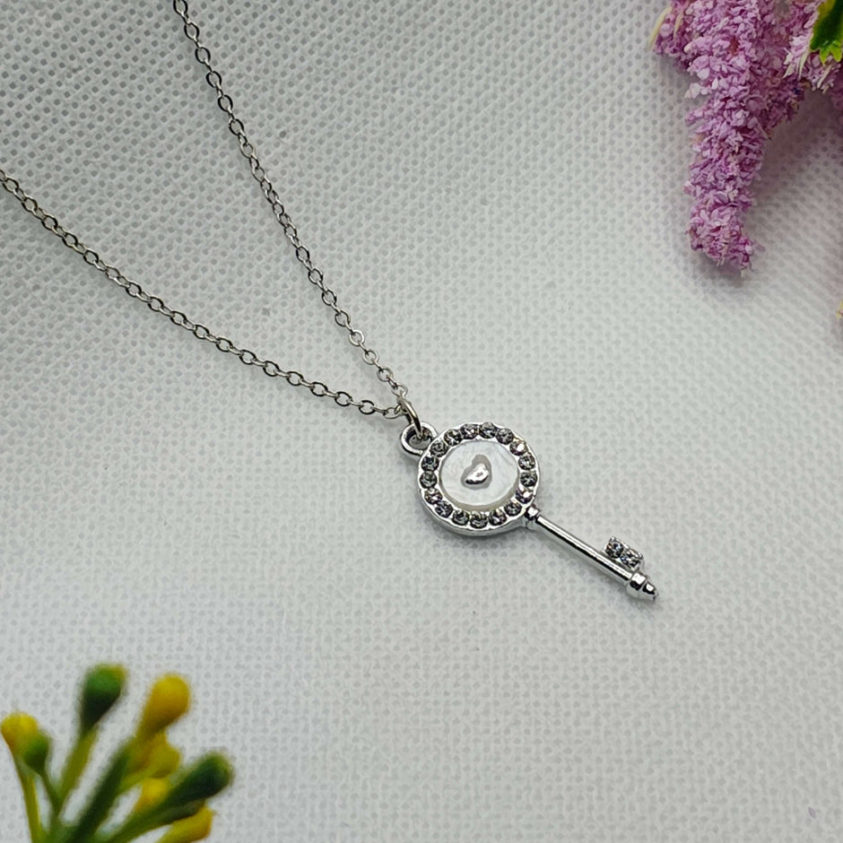 Kiya Silver Plated Chain Pendant