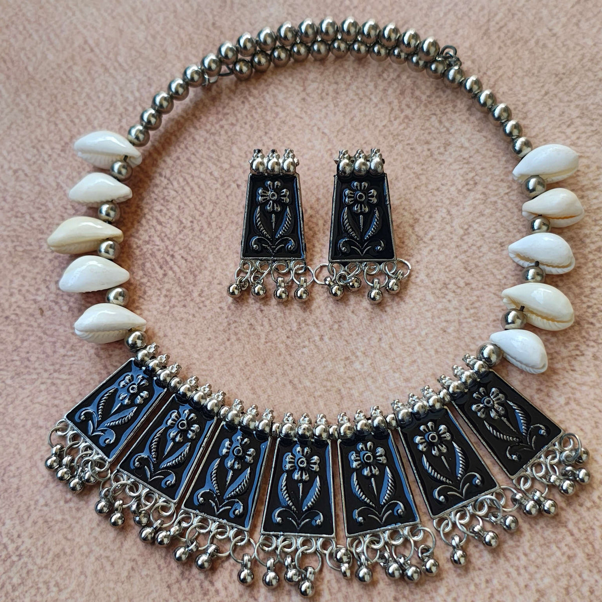 ISHITA KAUDI & GHUNGROO SILVER OXIDIZED HASLI SET - BLACK