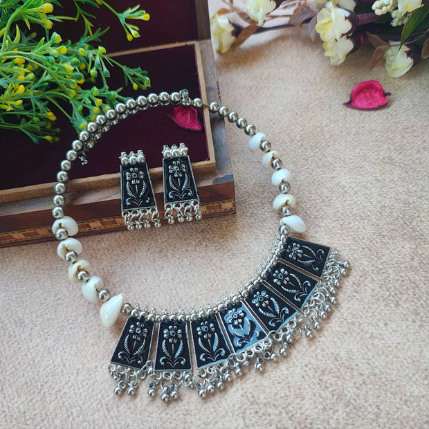 ISHITA KAUDI & GHUNGROO SILVER OXIDIZED HASLI SET - BLACK