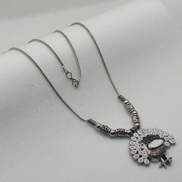PANKHUDI SILVER OXIDIZED CHAIN PENDANT - WHITE