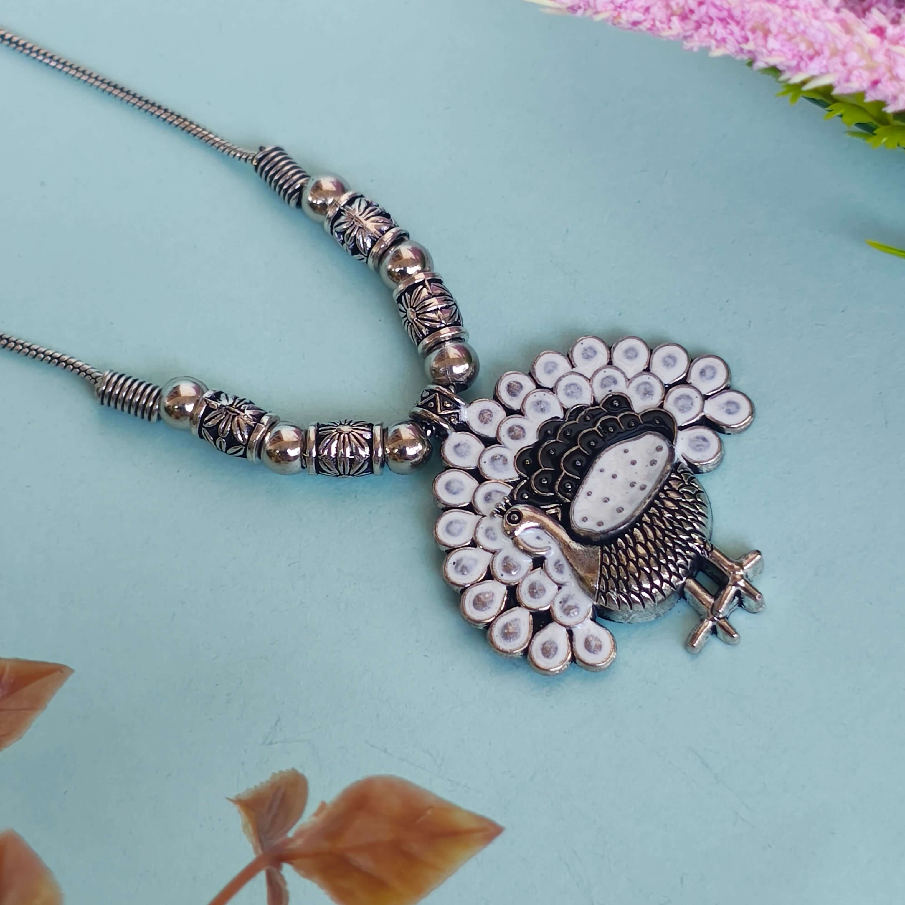 PANKHUDI SILVER OXIDIZED CHAIN PENDANT - WHITE